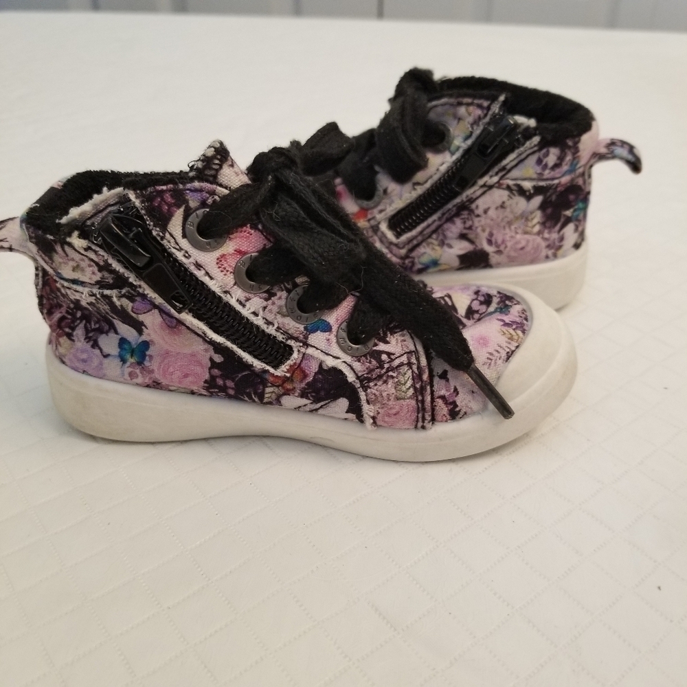 Rose printed black lace up blowfish sneaker shoes size 6 - Picture 3 of 7